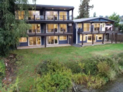Chateau Riverside Hotels in Campbell River