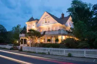 White Doe Inn Bed & Breakfast Hotels in Wanchese