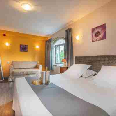 Logis Hôtel Restaurant Le Coq Hardi Rooms