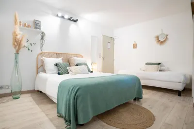 Logis Hôtel la Fenière Hôtels à : Fuveau