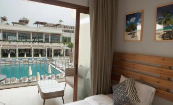 La Siesta Hotel & Beach Resort