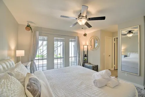 Sleek Phoenix Condo Walk to Biltmore Fashion Park