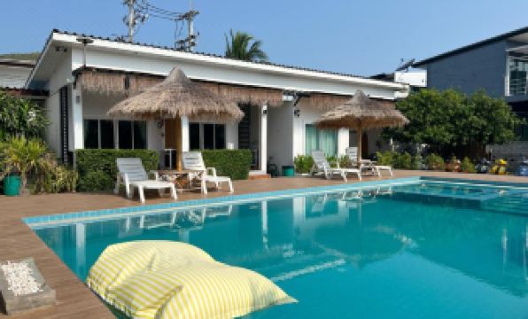 Baancaptainhook Pool Kohlarn