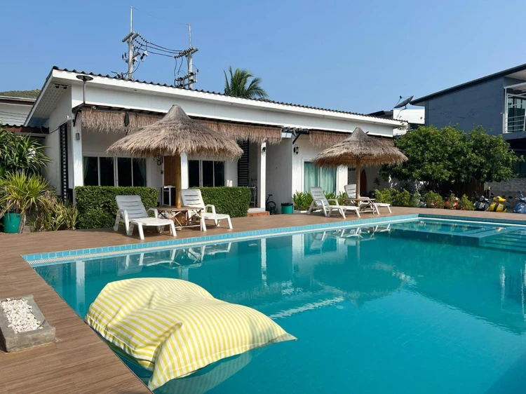 รูปภาพของบ้านกัปตันฮุค พูล เกาะล้าน