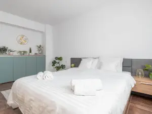 Talida's Apartment Colorful and Brightnes