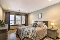 Spacious 6Br Lake Victoria Retreat w/ Private Dock - parking
