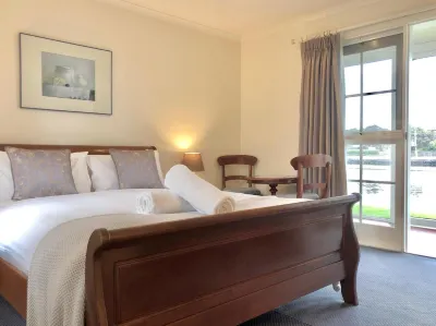 دوجلاس ريفرسايد Hotels near Griffiths Island