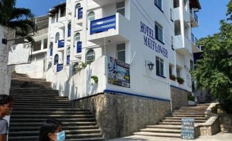 Hotel & Hostal Mayflower