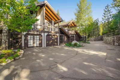 Marillac by AvantStay Gorgeous Ski Cabin w Balcony Patio
