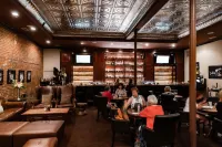 ذا جراند هوتل فنادق في ماككيني