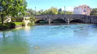Chambre Voltaire ou Chambre Beckett, Terrasse en Bord de Sorgue - Breakfast