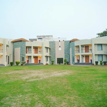 Chinmay Hotel & Resort