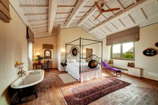 Corte Della Maestà Antica Residenza