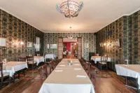 Naples Hotel Hotels in Naples