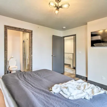Elkhart Lake Townhome, Mins to Road America!