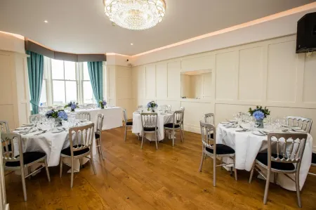 Delmont Hotel & View Restaurant