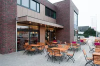 Landhotel Butjadinger Tor - parking