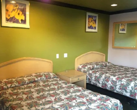 ออล 8 โมเทล โรงแรมในอาซูซ่า