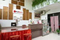 RedDoorz @ Hotel Surabaya Sumenep Hotels in Sumenep