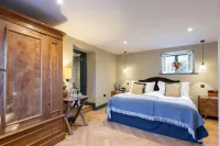 Mr & MRS Smith the Wheatsheaf Inn Hotels in Bibury