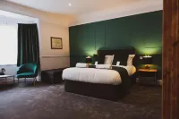 The Stag Hotel and Mailmans Arms Hotels in Woodlands