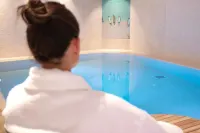 Brit Hotel Limoges Centre Gare - Hôtel & Spa - Pools