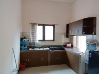 Homestay Defaza Hotell i Cikole