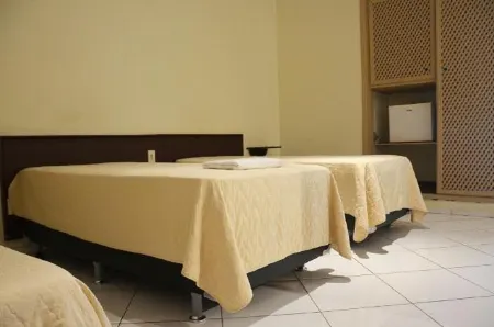 GoldMen Business Hotel Louveira Отели рядом с достопримечательностью «Wet'n Wild»