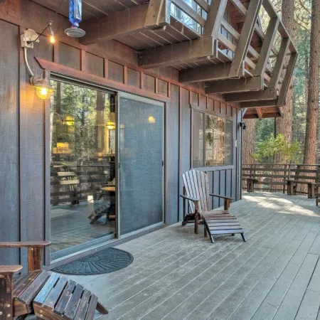 Walk Downtown: Arnold Cabin w/ Large Deck!