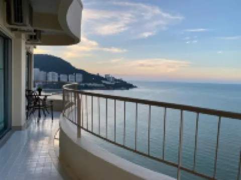 丹絨武雅海灘彩虹天堂