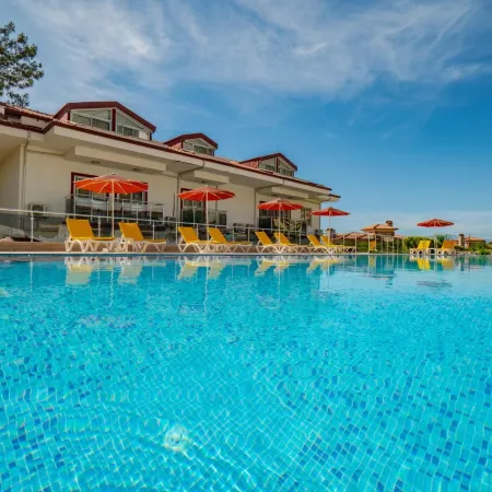 Sunshine Holiday Resort