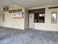 De Hanami Homestay Hotels in Harjamukti