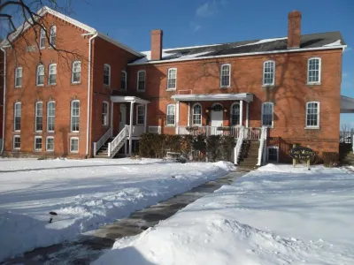 Oak Valley Inn and Suites Hôtels à : Geneseo
