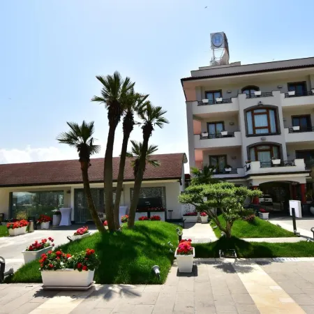 Palazzo Rosenthal Vesuview Hotel & Resort Отели в г. Треказе