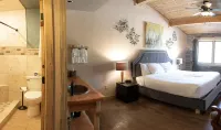 Arrowhead Mountain Lodge Hotels in Cimarron