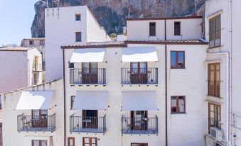Cefalu in Blu