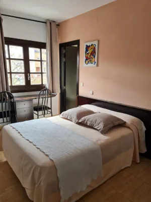 Hostal Asador Julian Hotel dekat Casa Palacio de Manuel Godoy