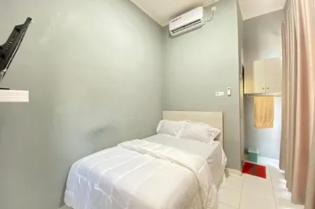 Pelangi Guest House Palembang RedPartner Отели в г. Kebun Bunga