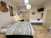 Westside Studio Apartments - parcheggio