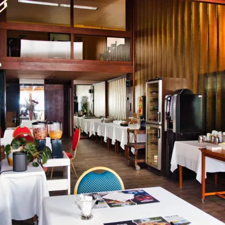 Hôtel de Paris Отели в г. Шатель-Гийон
