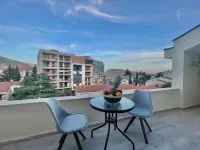 Serenity Blue Apartments فنادق في Podostrog