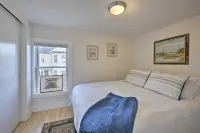 Quaint DT Greenport Apt - 2 Mi to Shelter Island!
