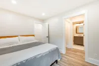 Mid-Century Tenney Mountain Condo Near Hiking - Spa