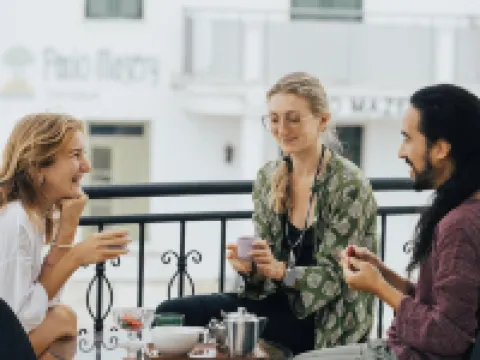 One Love One World Ayia Napa Square Hostel 鄰近聖納帕修道院的酒店