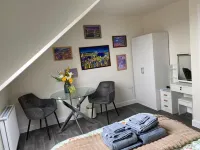 The Cottontail - Optional Hot Tub, Private Room, Free Continental Breakfast - 조식 운영