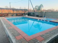 Gem Villa Inn - Swimmingpools