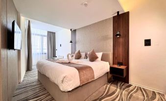 New MerryLand Hotel