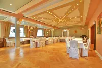 Hotel Zur Goldenen Sonne Hotels in Usingen
