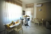 Central Apartments - breakfast