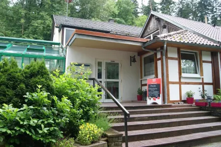 姆肯西餐廳酒店